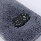 Kép 3/5 - Nyakmelegítő fűthető és több fokozatú vibrációs masszírozó velúr sál USB-s (fehér)