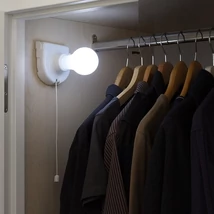 Szekrény világítás gardrób pince spájz világítás hordozható felszerelhető LED izzó InnovaGoods